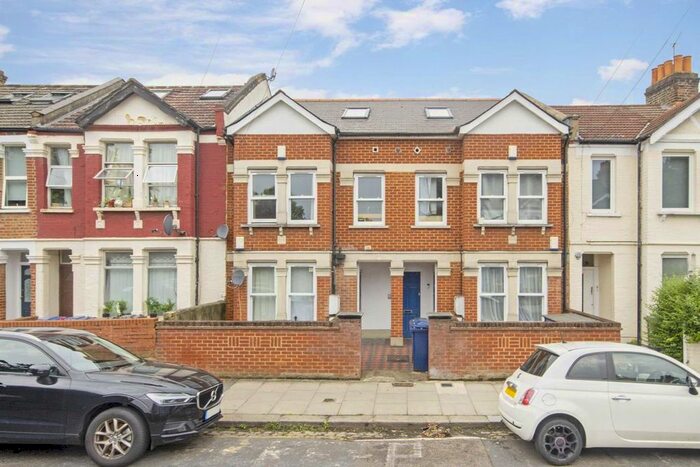 2 Bedroom Flat To Rent In Berrymead Gardens, London W3