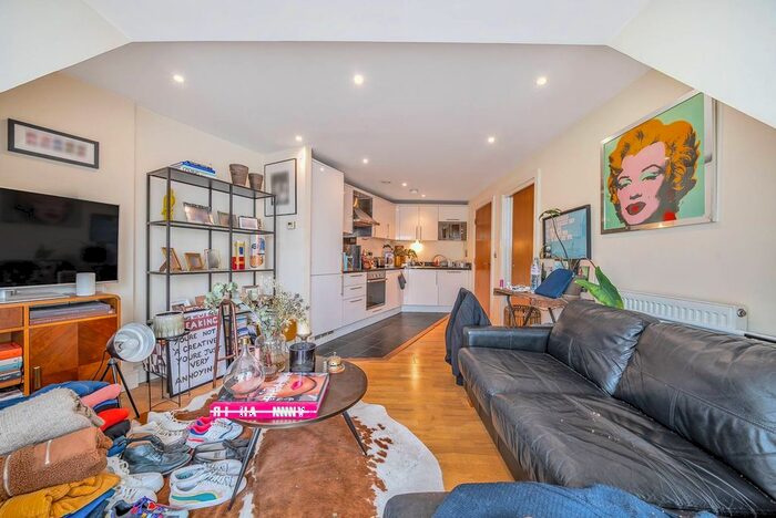 1 Bedroom Flat To Rent In .Grant House, Stockwell, London, SW9