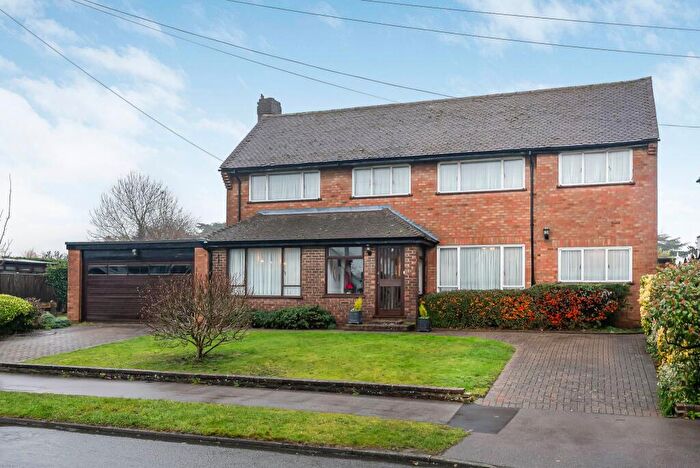 4 Bedroom Detached House For Sale In Moffats Lane, Brookmans Park, AL9