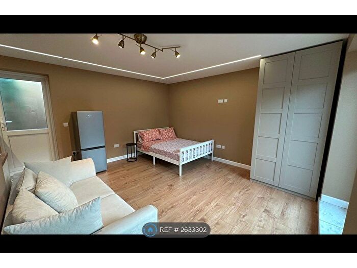 Studio To Rent In Hurstfield Crescent, Hayes, UB4