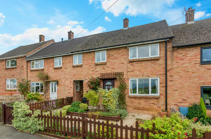 3 Bedroom Terraced House For Sale In Dovers View, Weston-subedge, GL55