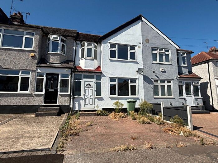 3 Bedroom Terraced House For Sale In The Drive, Collier Row, Romford, RM5