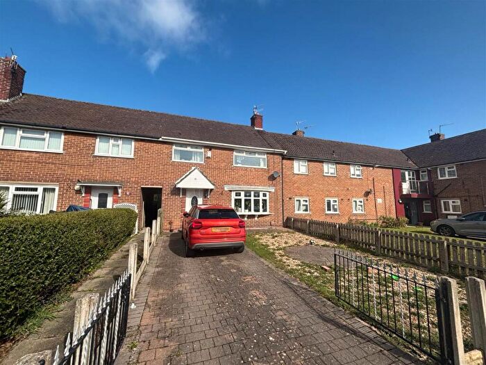 3 Bedroom Terraced House To Rent In Bridge Farm Close, Woodchurch, CH49
