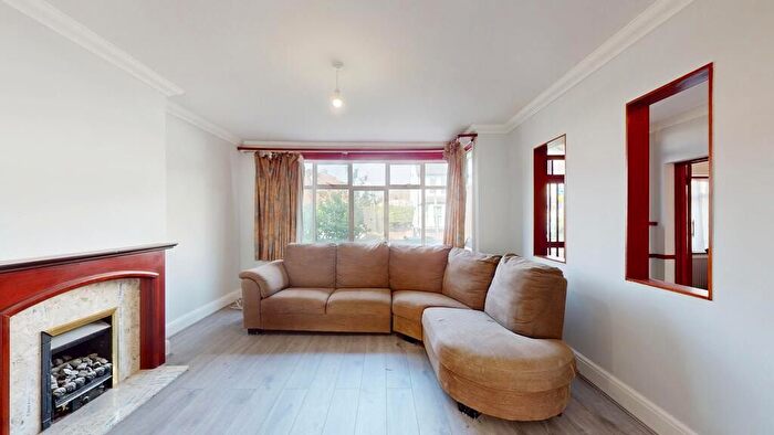 3 Bedroom Semi-Detached House To Rent In Waddon Road, Croydon, CR0