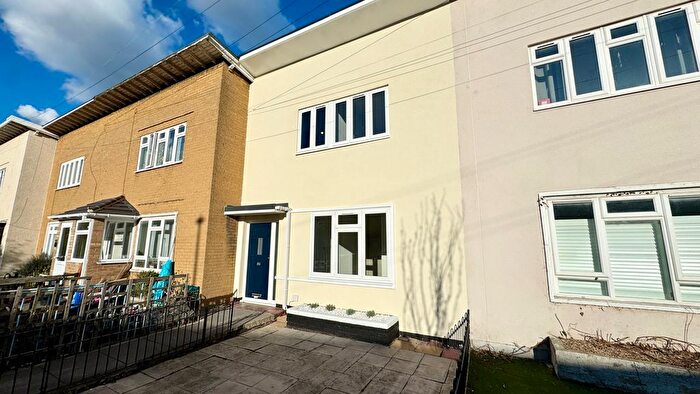 4 Bedroom Terraced House To Rent In White Horse Lane, Stepney Green, E1