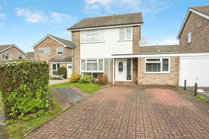 4 Bedroom Link Detached House For Sale In Hickling Drive, Bury St. Edmunds, Suffolk, IP33