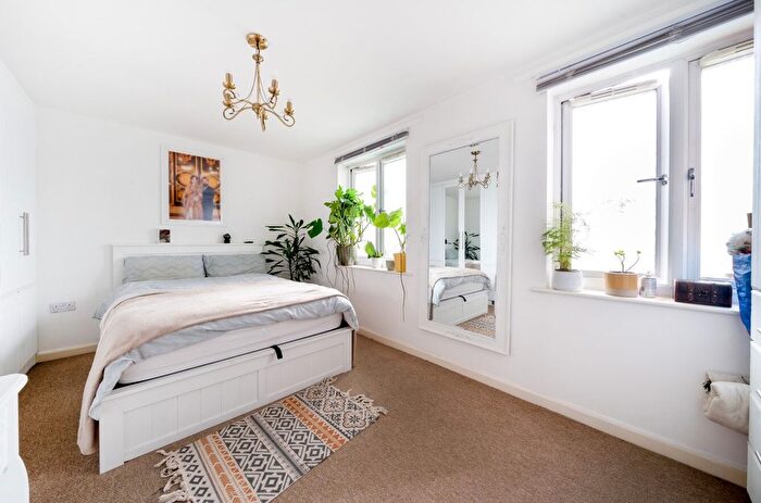 1 Bedroom Flat For Sale In Foundry Court, Mill Street, Slough, SL2