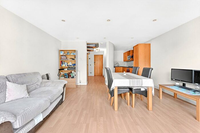 1 Bedroom Flat For Sale In Florin Court, Tanner Street, London, SE1