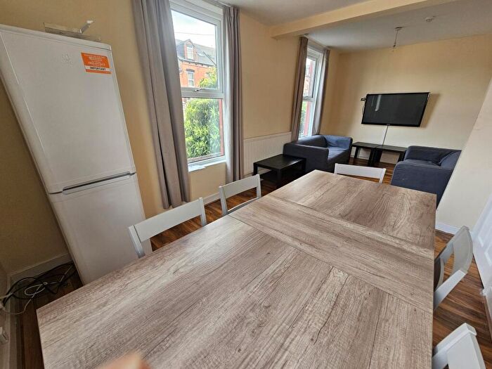6 Bedroom House To Rent In A Brudenell Grove, Leeds, LS6