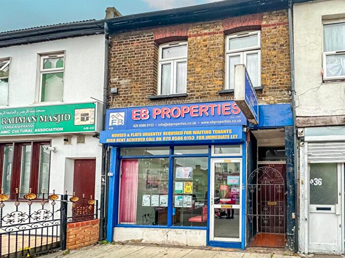 2 Bedroom Maisonette For Sale In High Street North ( Maisonette & Shop Below), E12