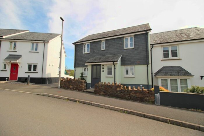3 Bedroom Semi-Detached House For Sale In Holly Berry Road, Lee Mill Bridge, Ivybridge, PL21