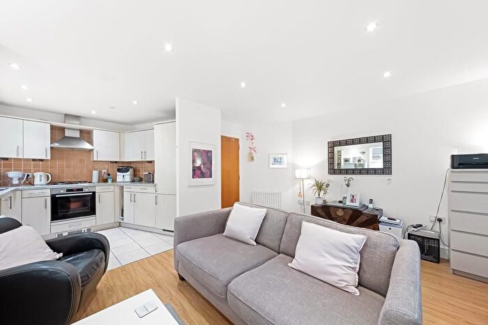 2 Bedroom Flat For Sale In Hayes Grove, London, SE22