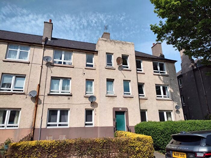 2 Bedroom Flat To Rent In Loganlea Drive, Edinburgh, EH7