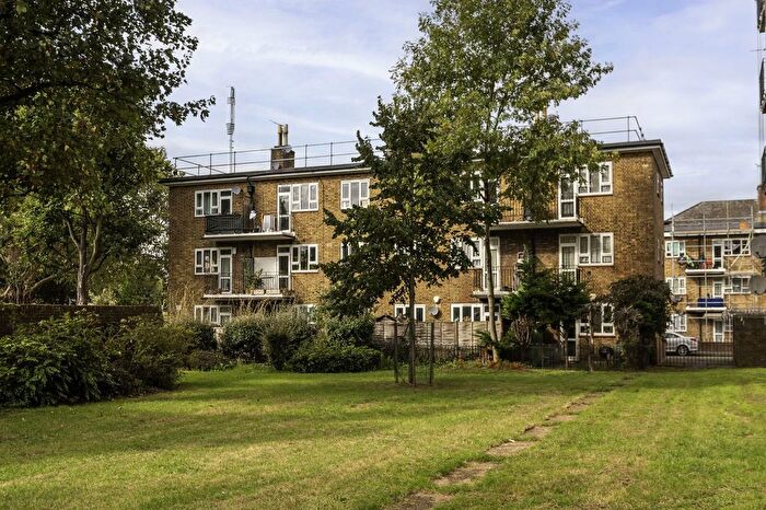 Studio To Rent In Penrose House, Kennington, London, SE17