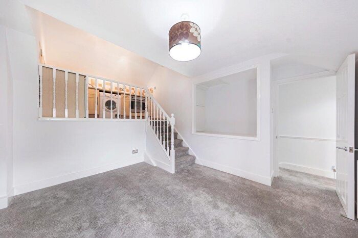 1 Bedroom Flat To Rent In Ravenslea Road, London, SW12