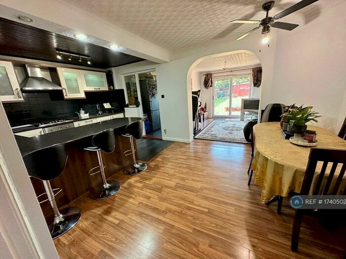 3 Bedroom Terraced House To Rent In Montcalm Road, London, SE7