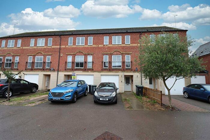 4 Bedroom Town House To Rent In Osier Way, Thrapston, NN14