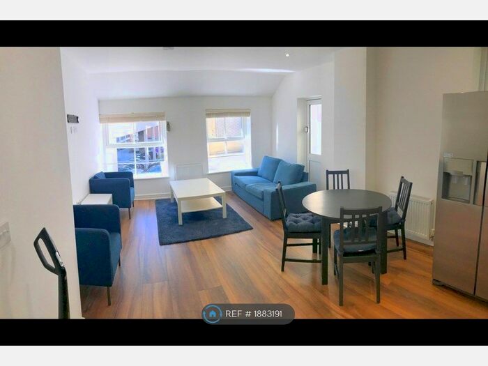 2 Bedroom Flat To Rent In High Street, Watford, WD17