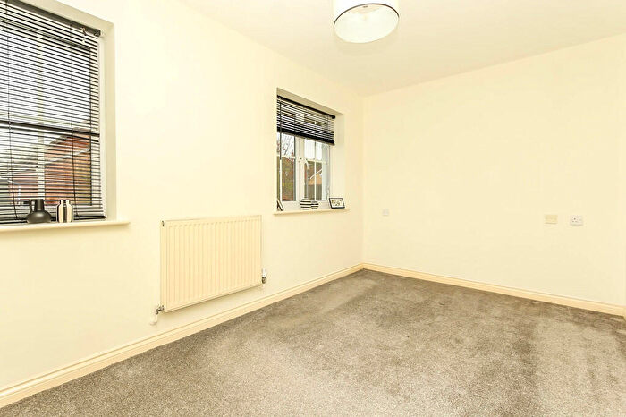 2 Bedroom End Of Terrace House For Sale In Abbots Close, Kettering, NN15