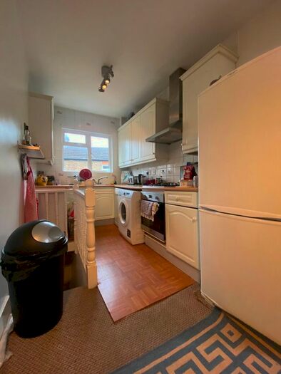 3 Bedroom Flat To Rent In Telford Avenue, London SW2