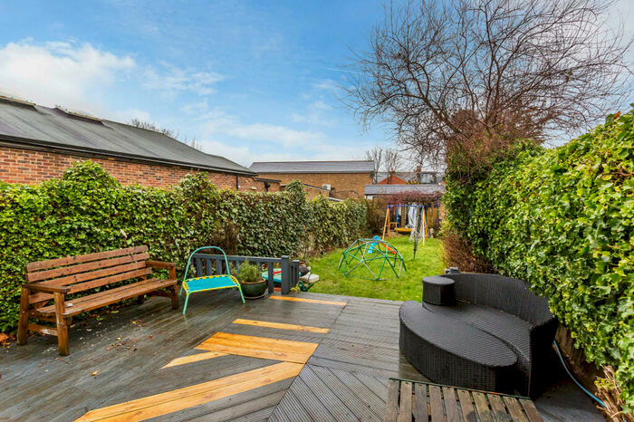5 Bedroom Semi-Detached House To Rent In Ruskin Drive, Worcester Park, KT4