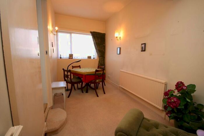 4 Bedroom Detached House For Sale In St Margarets Road, Edgware, Middlesex, HA8