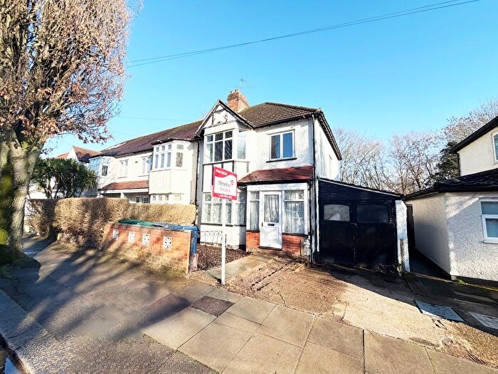 3 Bedroom End Terrace House For Sale In Kings Close, London, NW4