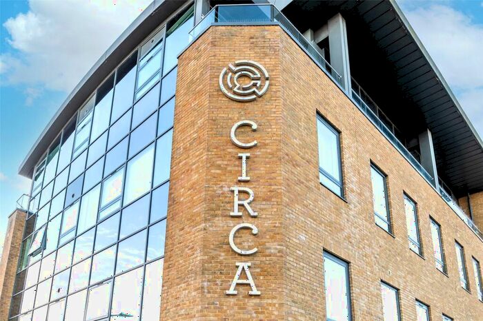 1 Bedroom Apartment For Sale In The Ring, Bracknell, Berkshire, RG12