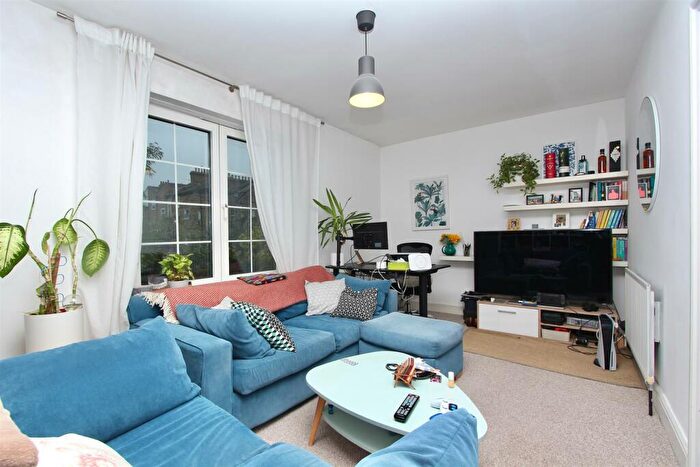 2 Bedroom Flat To Rent In Stoke Newington Road, N16