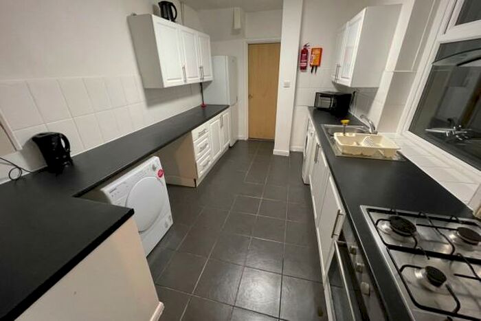 4 Bedroom Terraced House To Rent In Mundy Place - Cardiff, CF24