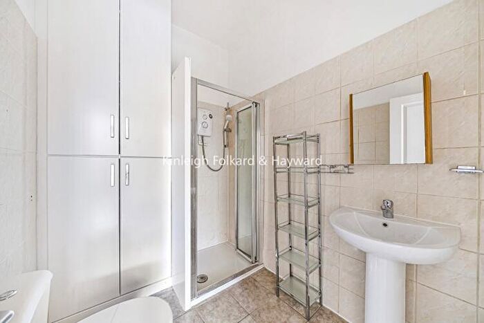 Apartment To Rent In Woodberry Grove London, N4
