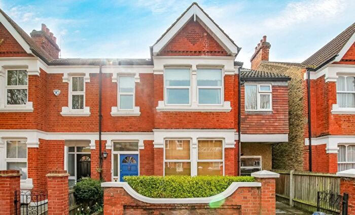 2 Bedroom Flat To Rent In Wellington Road, London, W5