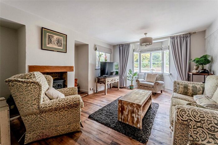 6 Bedroom Semi-Detached House For Sale In Mill Lane, Islip, Northamptonshire, NN14