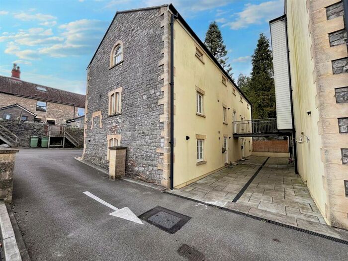 2 Bedroom Flat For Sale In High Street, Oakhill, BA3