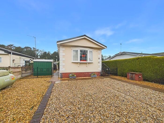 2 Bedroom Park Home For Sale In Rugeley Road, Armitage, WS15