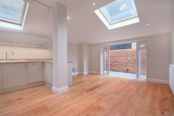 2 Bedroom Flat To Rent In Shakespeare Road, W3