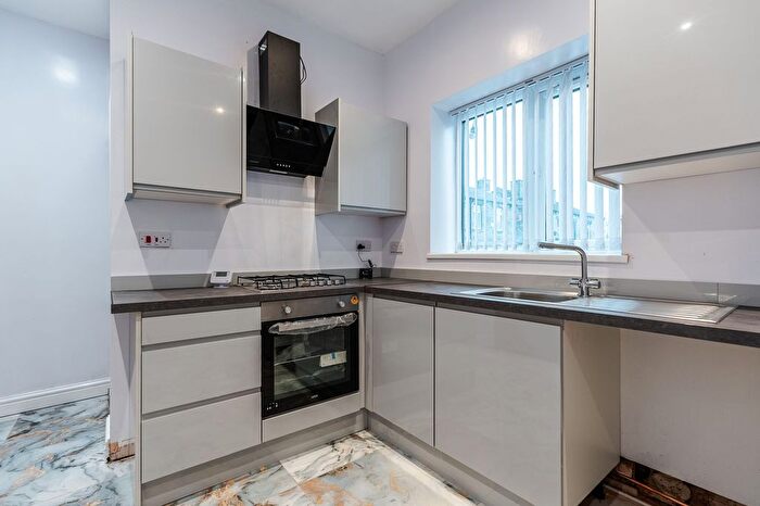 3 Bedroom End Of Terrace House For Sale In Dewsbury Gate Road, Dewsbury, WF13