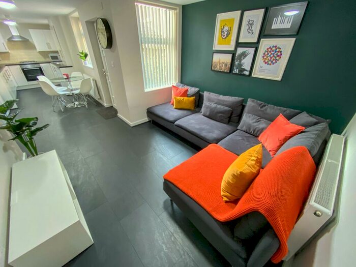 3 Bedroom House To Rent In Leopold Road, L7