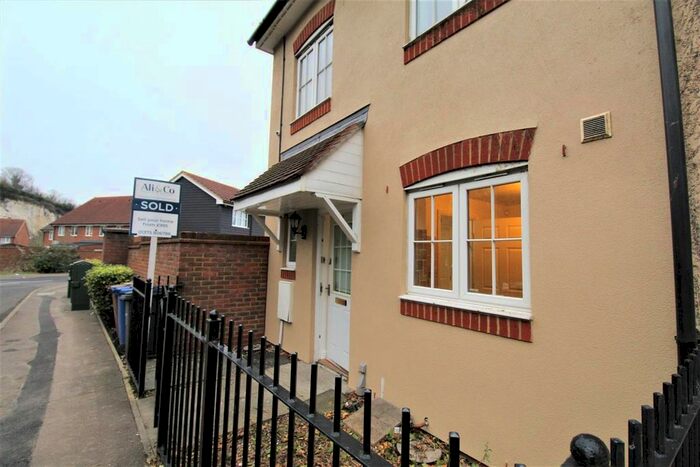 3 Bedroom Semi-Detached House To Rent In Caspian Way, Purfleet RM19