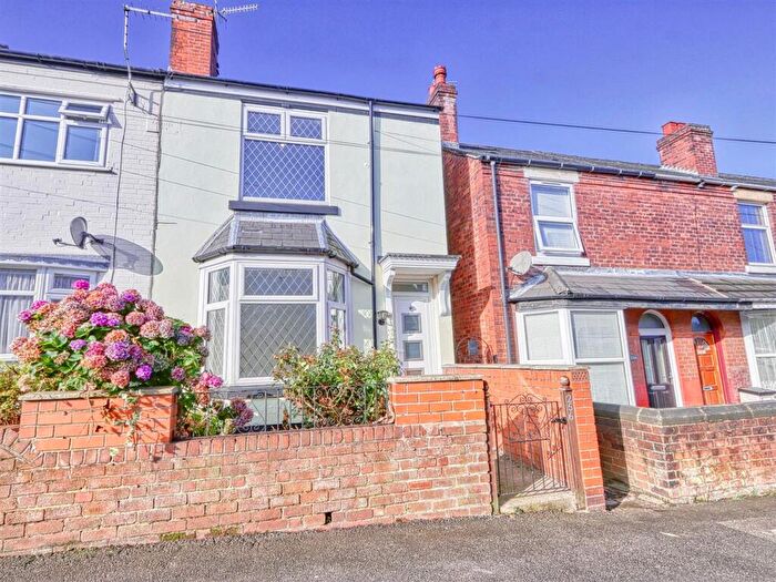 2 Bedroom End Of Terrace House For Sale In North Wingfield Road, Grassmoor, Chesterfield, Derbyshire, S42