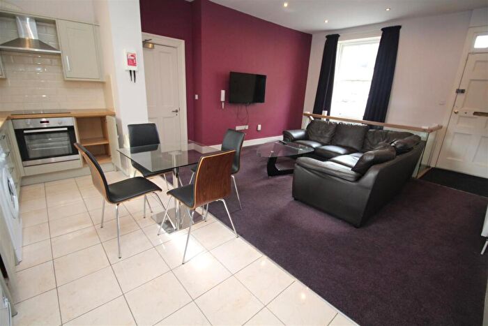3 Bedroom Flat To Rent In St James' Terrace, City Centre, Newcastle Upon Tyne, NE1