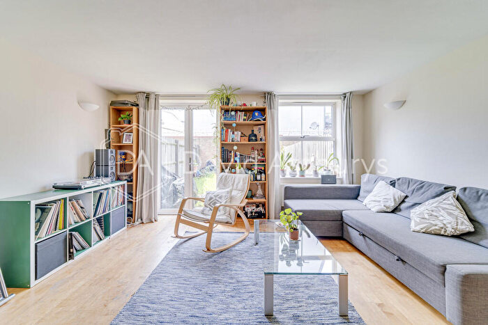 3 Bedroom Mews To Rent In Clifden Mews, Homerton, London, E5