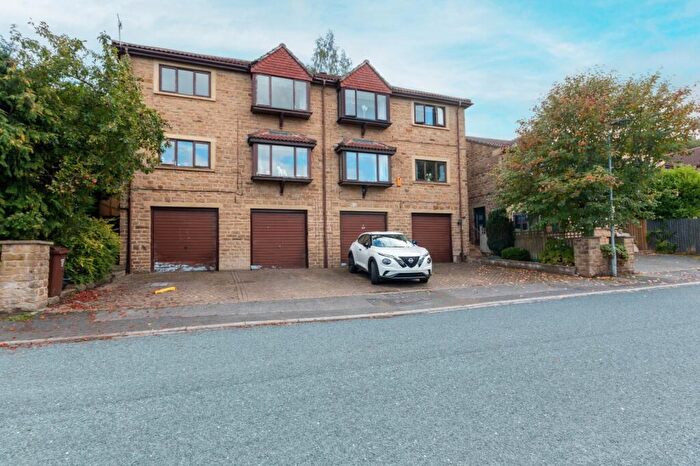 2 Bedroom Flat For Sale In Nab Wood Drive, Shipley, West Yorkshire, Uk, BD18