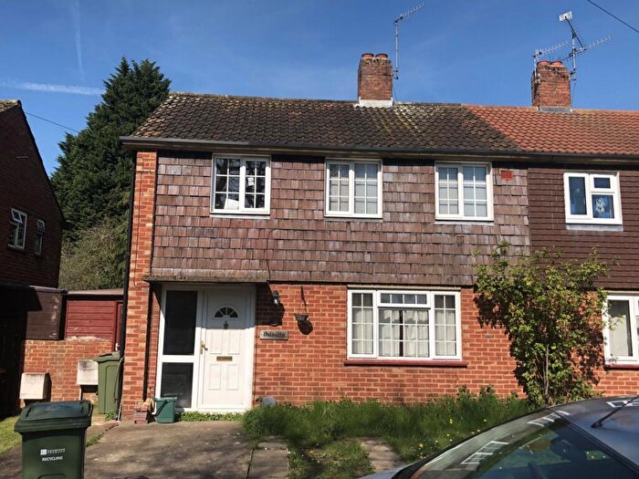 4 Bedroom Semi Detached House To Rent In Cabell Road, Guildford, GU2