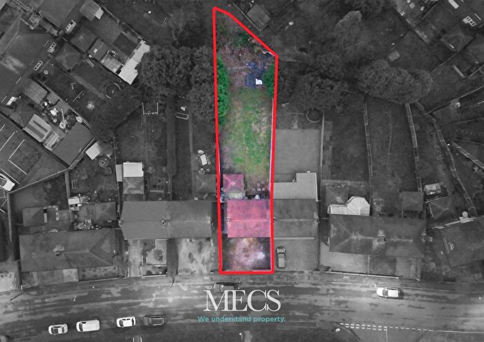 3 Bedroom Semi-Detached House For Sale In Wood Street, Dudley, West Midlands, DY2