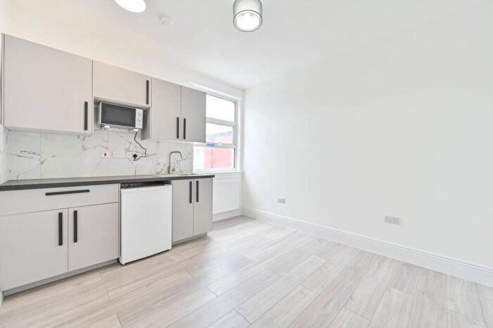Studio To Rent In Mora Road, Cricklewood, London, NW2