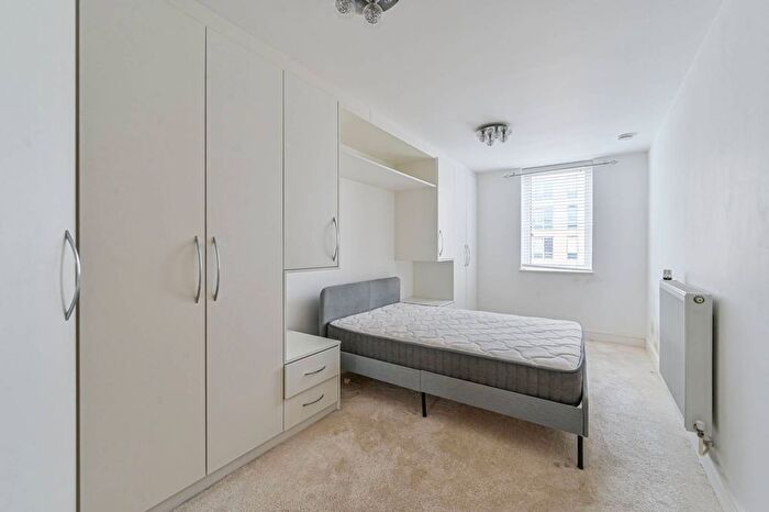 2 Bedroom Flat To Rent In Hargood House, Greenwich, London, SE10