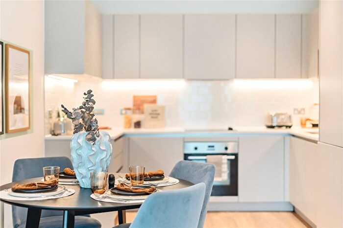 1 Bedroom Flat To Rent In Henley Cross, London, SE3