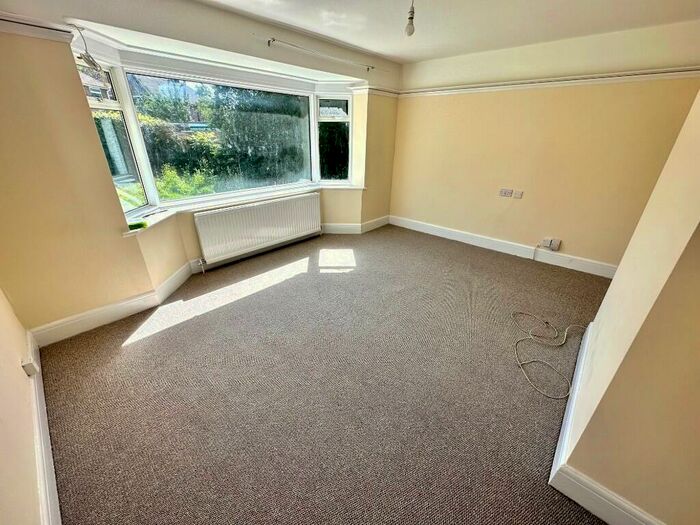2 Bedroom Detached Bungalow To Rent In Princess Avenue, Worthing, West Sussex, BN13