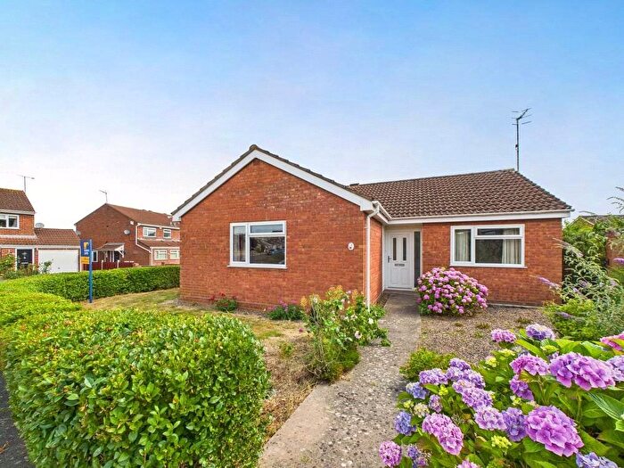 2 Bedroom Bungalow For Sale In Burnham Close, Worcester, Worcestershire, WR5